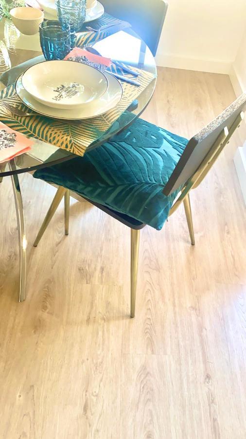 Barcelona Chic Apartments- Free Parking - 10 Min From Bcn City Centre By Metro 外观 照片