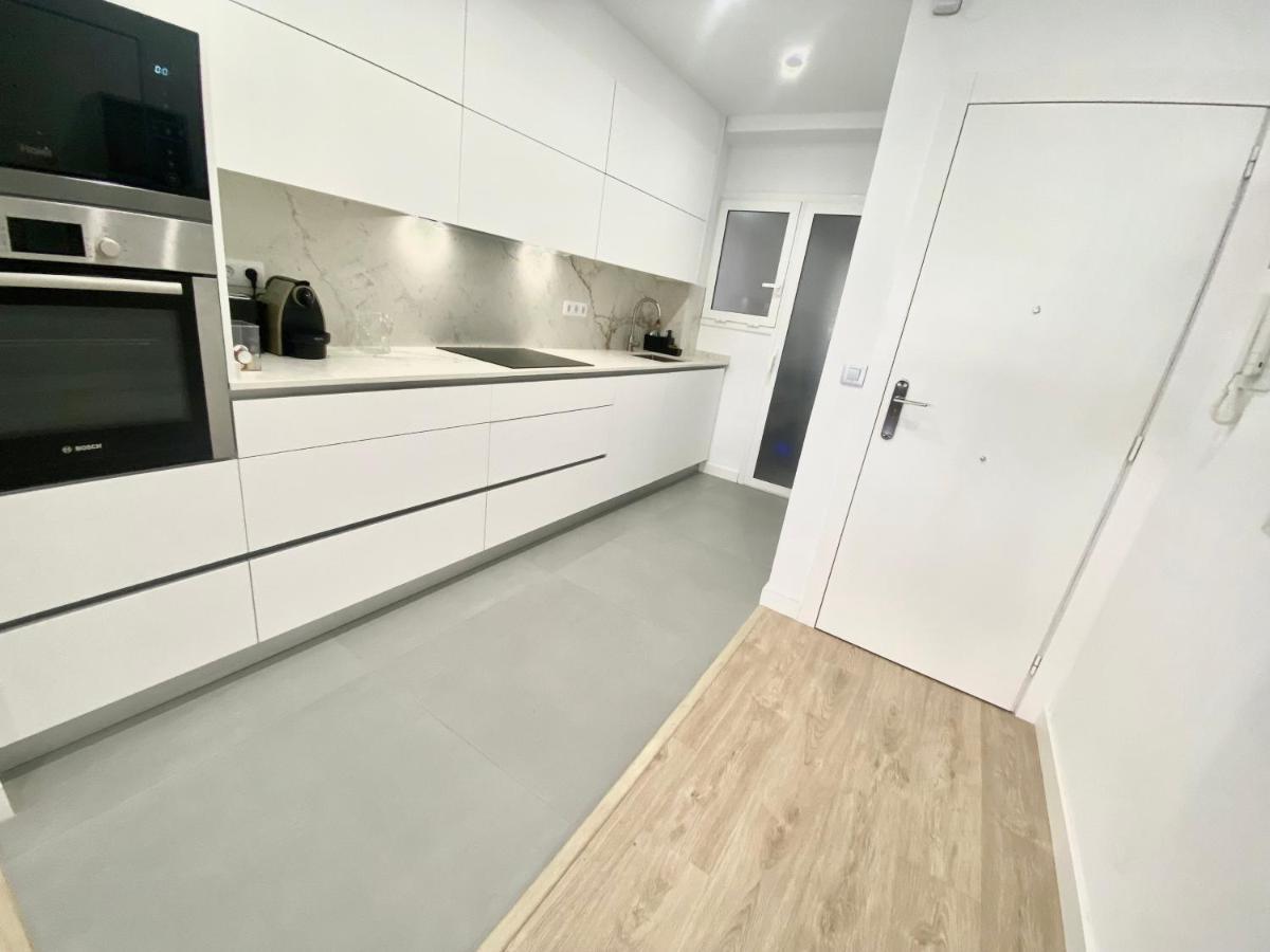 Barcelona Chic Apartments- Free Parking - 10 Min From Bcn City Centre By Metro 外观 照片