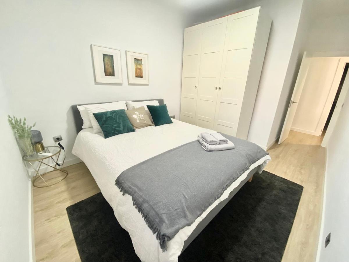 Barcelona Chic Apartments- Free Parking - 10 Min From Bcn City Centre By Metro 外观 照片