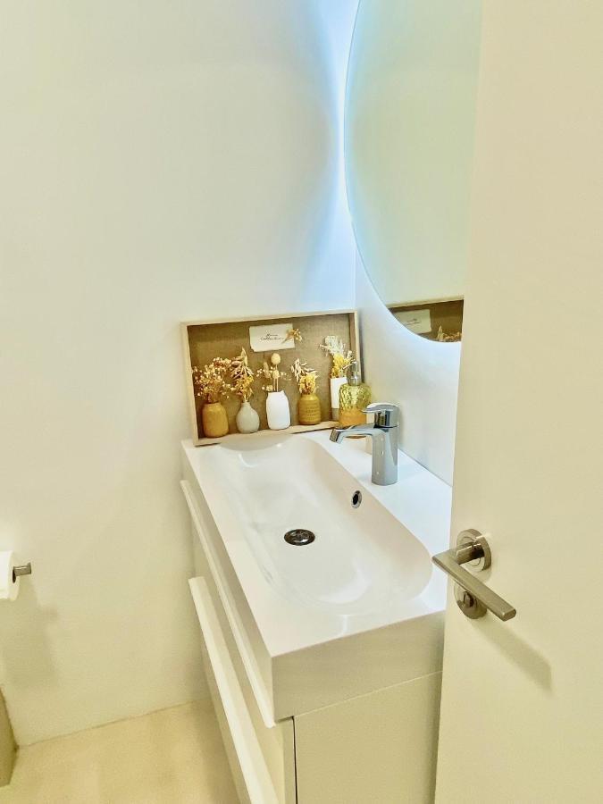 Barcelona Chic Apartments- Free Parking - 10 Min From Bcn City Centre By Metro 外观 照片