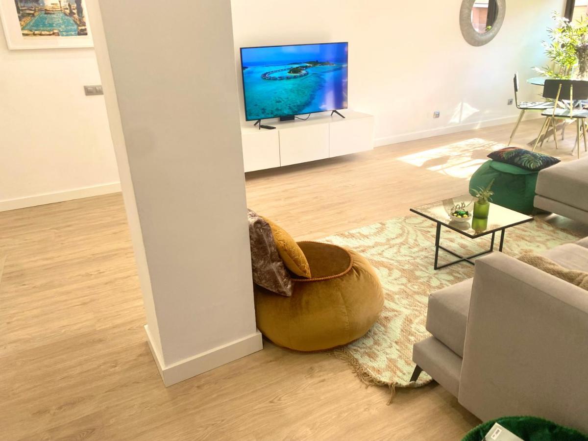 Barcelona Chic Apartments- Free Parking - 10 Min From Bcn City Centre By Metro 外观 照片