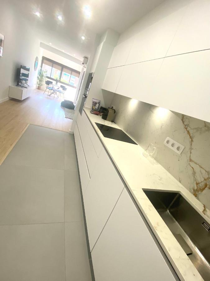 Barcelona Chic Apartments- Free Parking - 10 Min From Bcn City Centre By Metro 外观 照片
