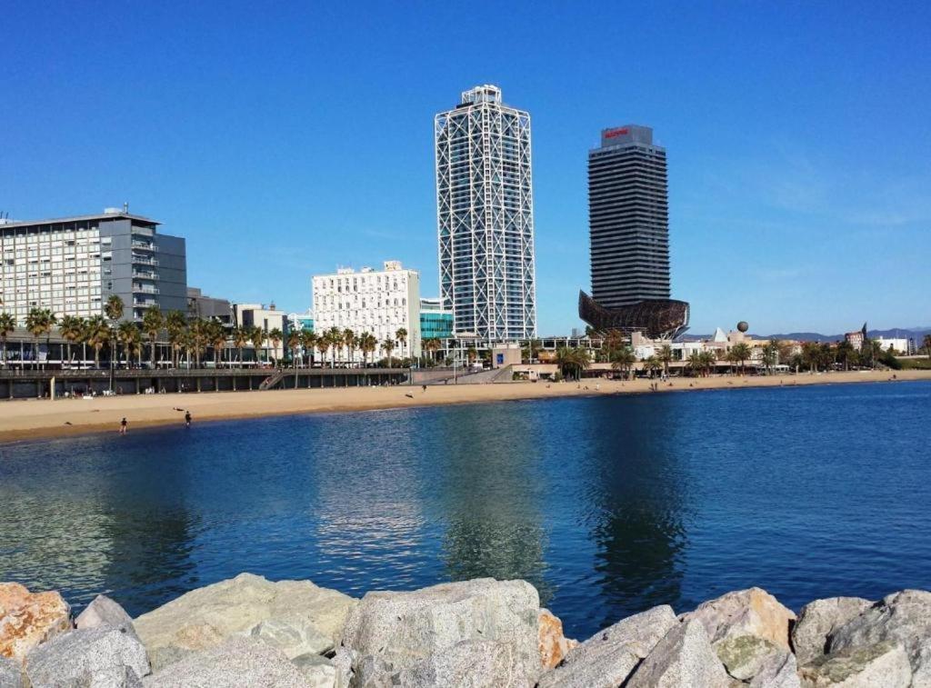 Barcelona Chic Apartments- Free Parking - 10 Min From Bcn City Centre By Metro 外观 照片