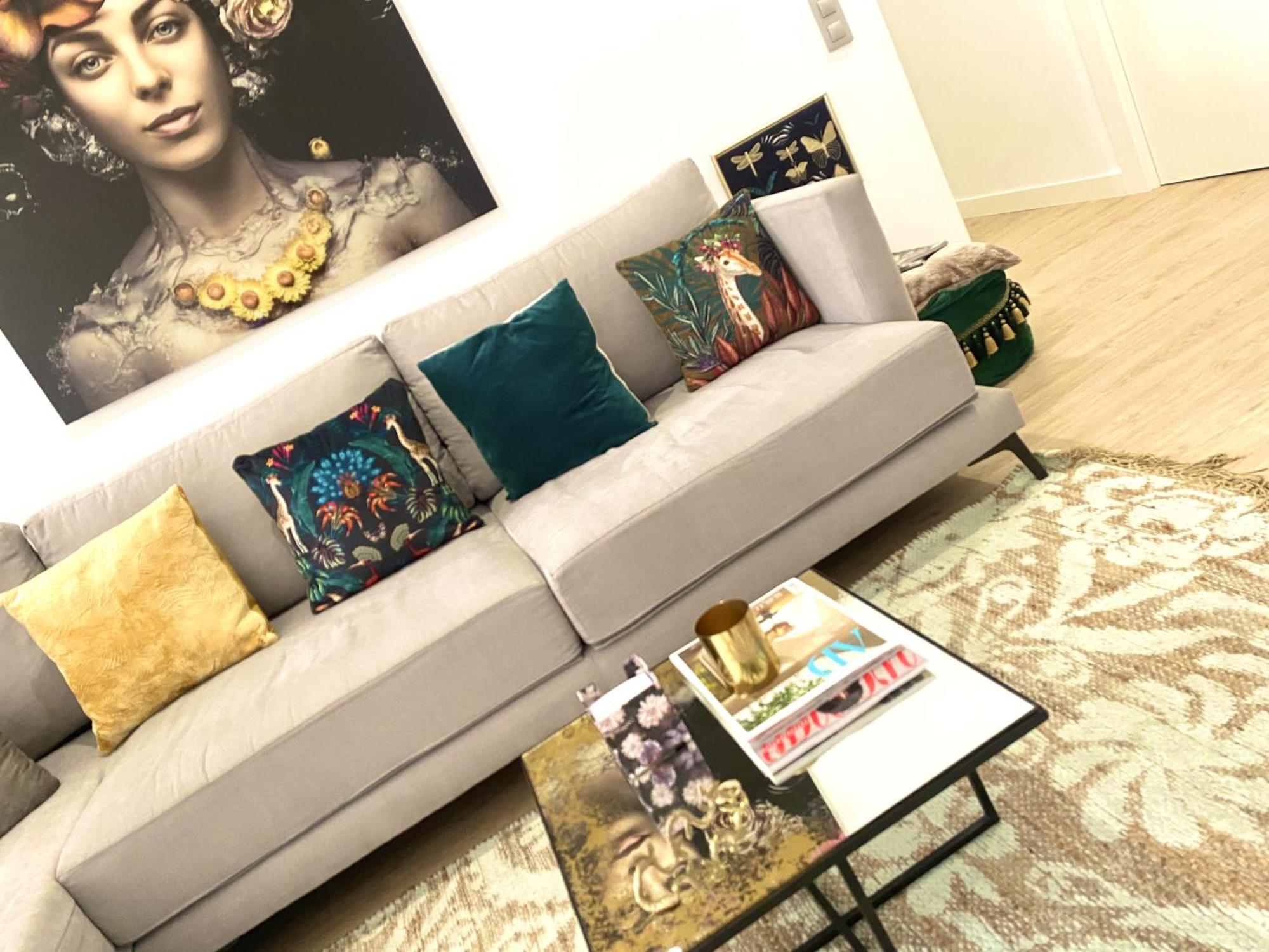 Barcelona Chic Apartments- Free Parking - 10 Min From Bcn City Centre By Metro 外观 照片