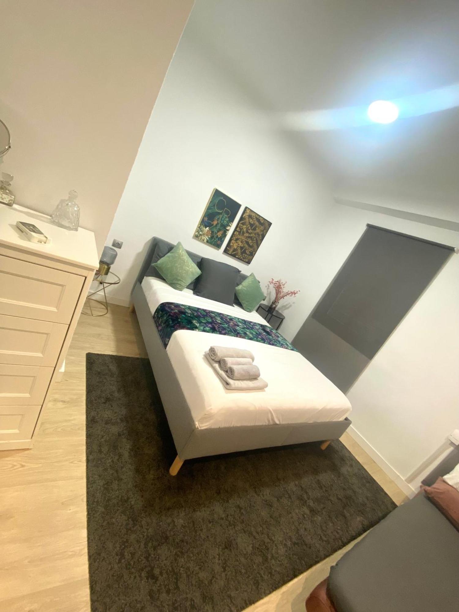 Barcelona Chic Apartments- Free Parking - 10 Min From Bcn City Centre By Metro 外观 照片