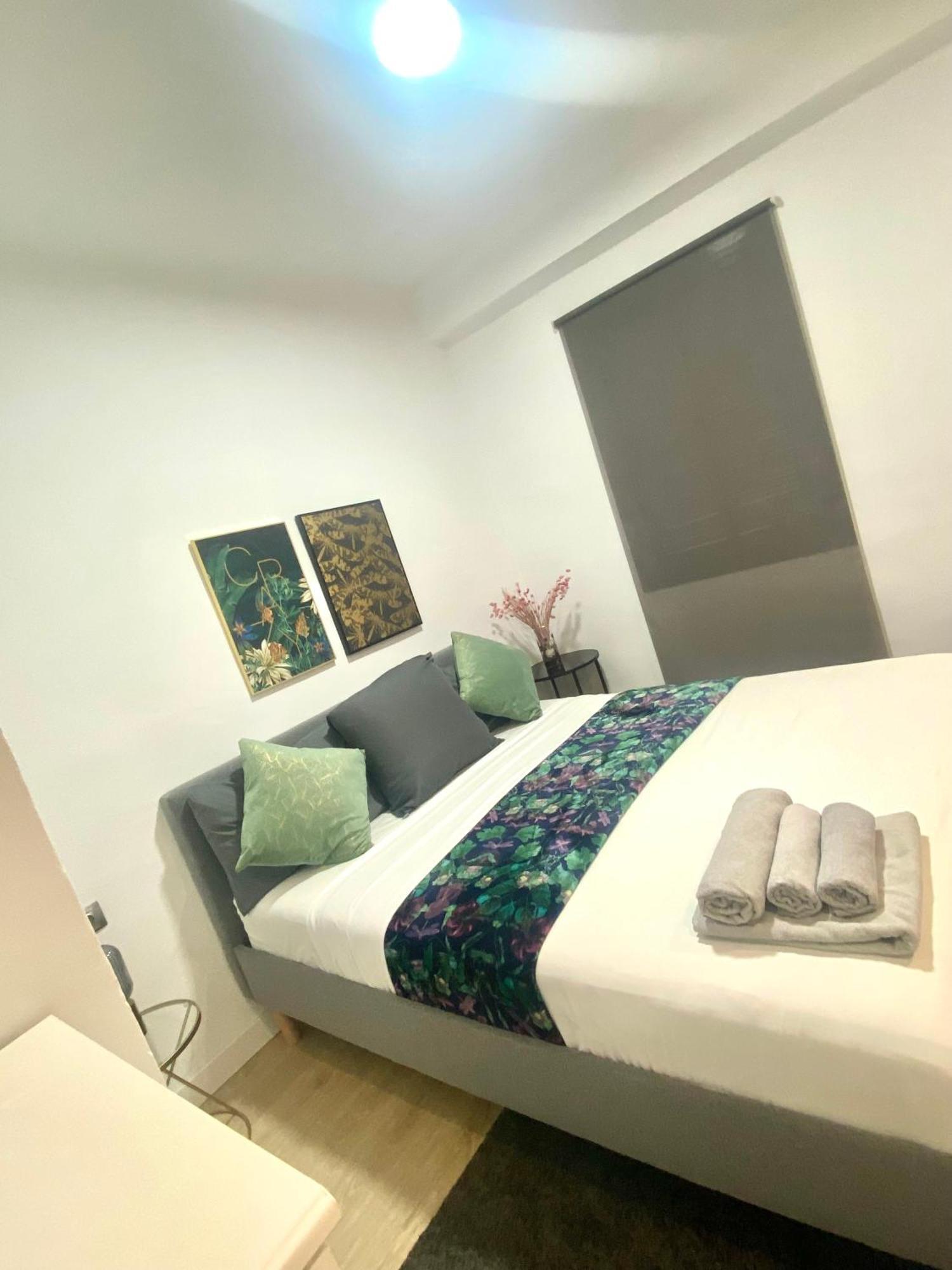 Barcelona Chic Apartments- Free Parking - 10 Min From Bcn City Centre By Metro 外观 照片