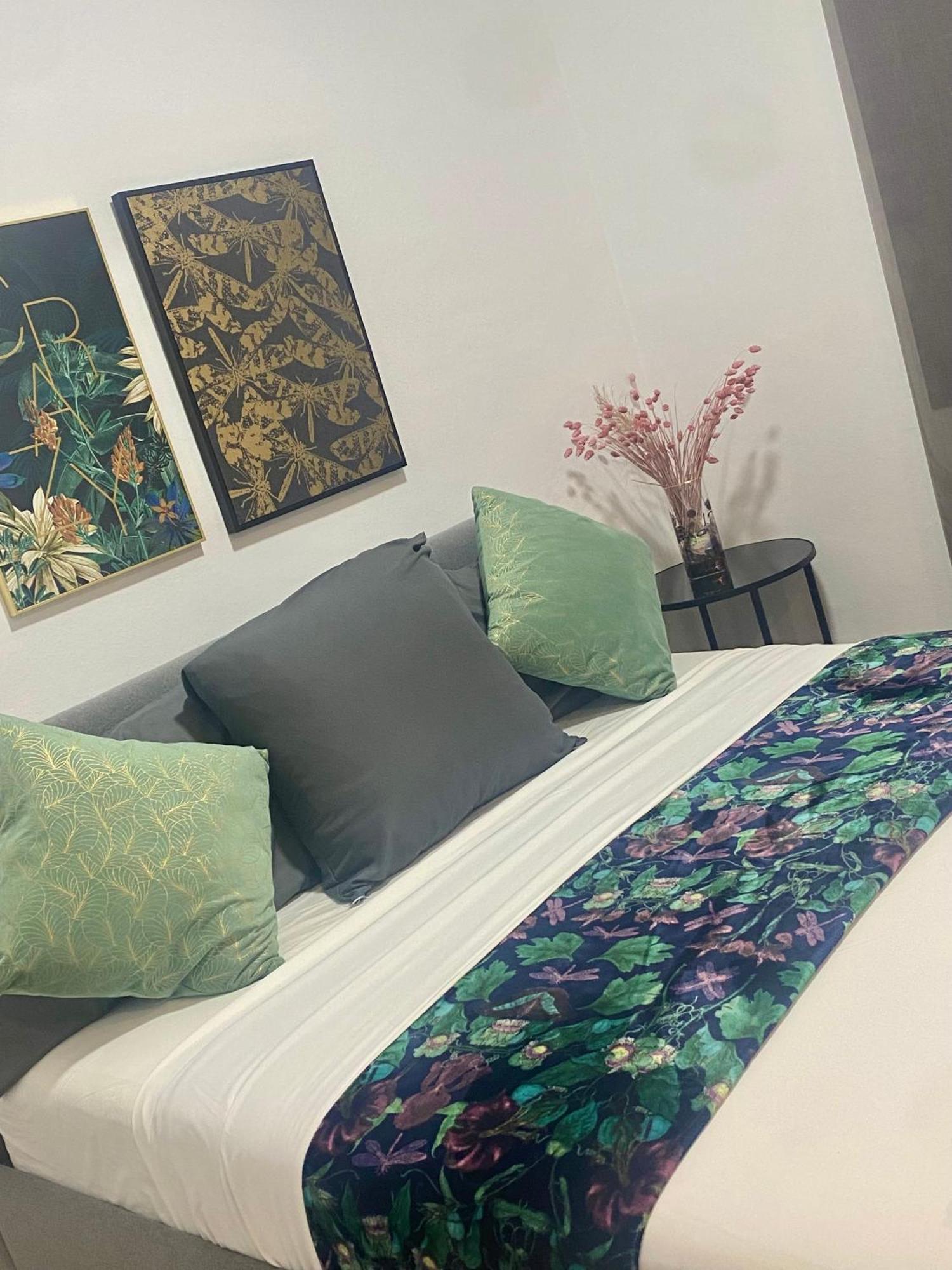 Barcelona Chic Apartments- Free Parking - 10 Min From Bcn City Centre By Metro 外观 照片