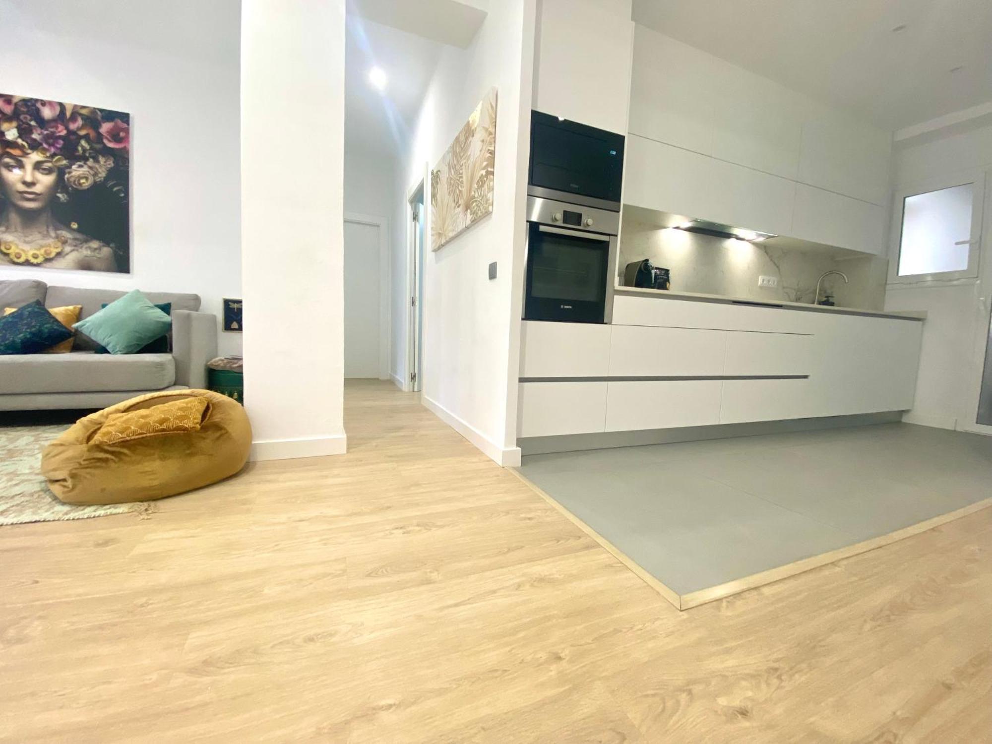 Barcelona Chic Apartments- Free Parking - 10 Min From Bcn City Centre By Metro 外观 照片