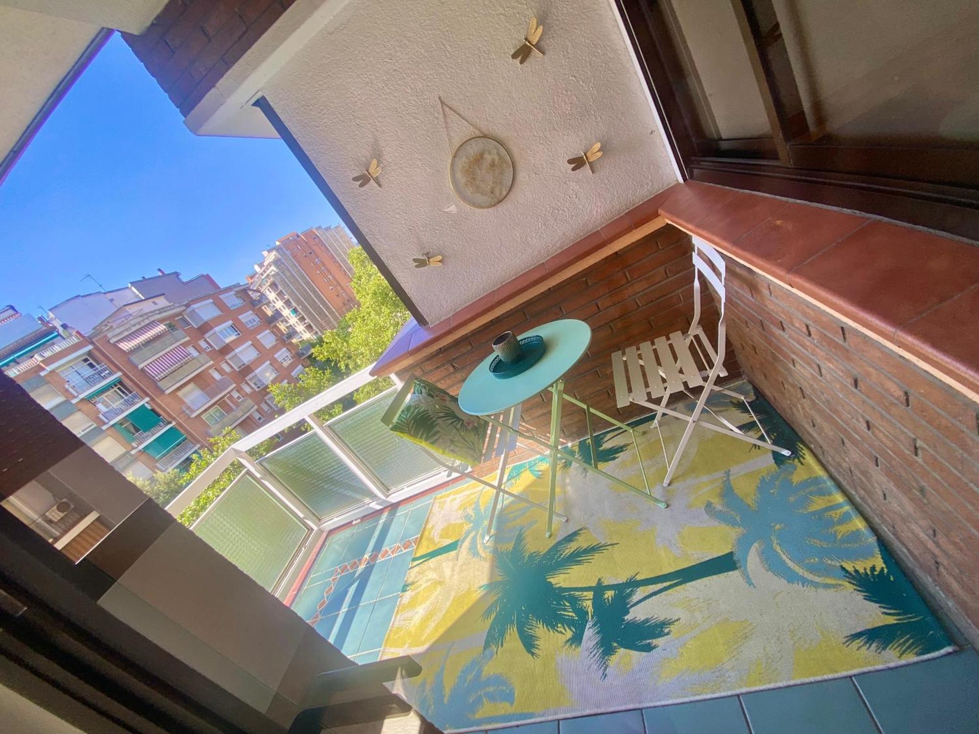 Barcelona Chic Apartments- Free Parking - 10 Min From Bcn City Centre By Metro 外观 照片